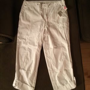 NWT Women’s Straight Leg Stretch Capris. Size 6